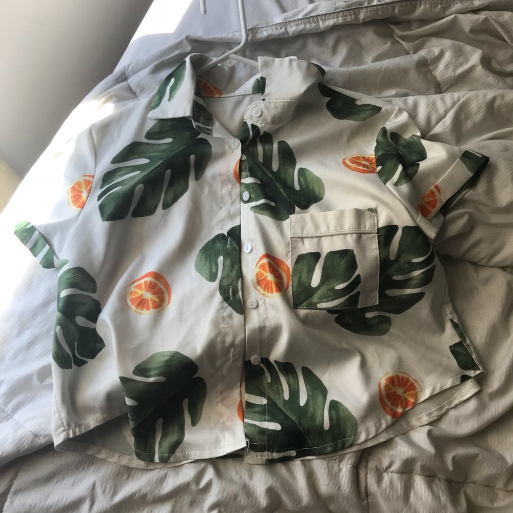 Hawaiian buttoned shirt